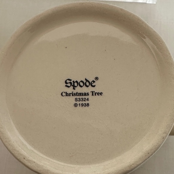 Four Spode 9oz Festive Christmas Tree Mugs with Green Trim - Picture 2 of 8